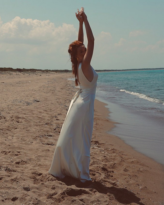 Μεταξωτό minimal νυφικό φόρεμα PENELOPE — λεπτομέρεια