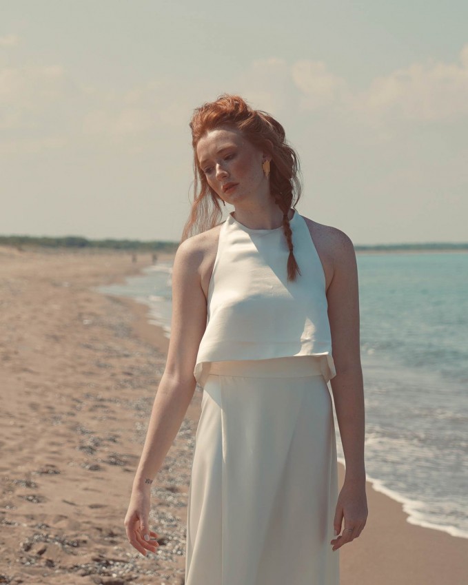 Μεταξωτή νυφική μπλούζα με ανοιχτή πλάτη HELENE — λεπτομέρεια υφάσματος
