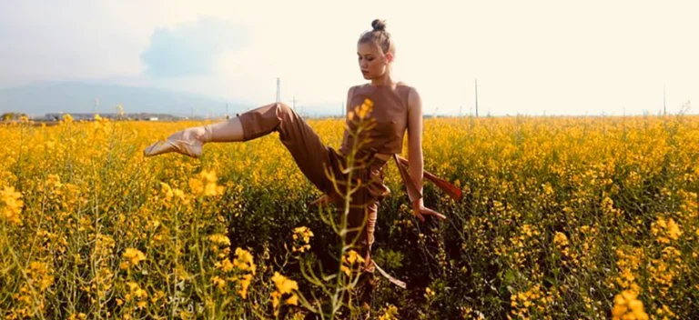 Summer Flutters On with Lefkon στο Deux Magazine